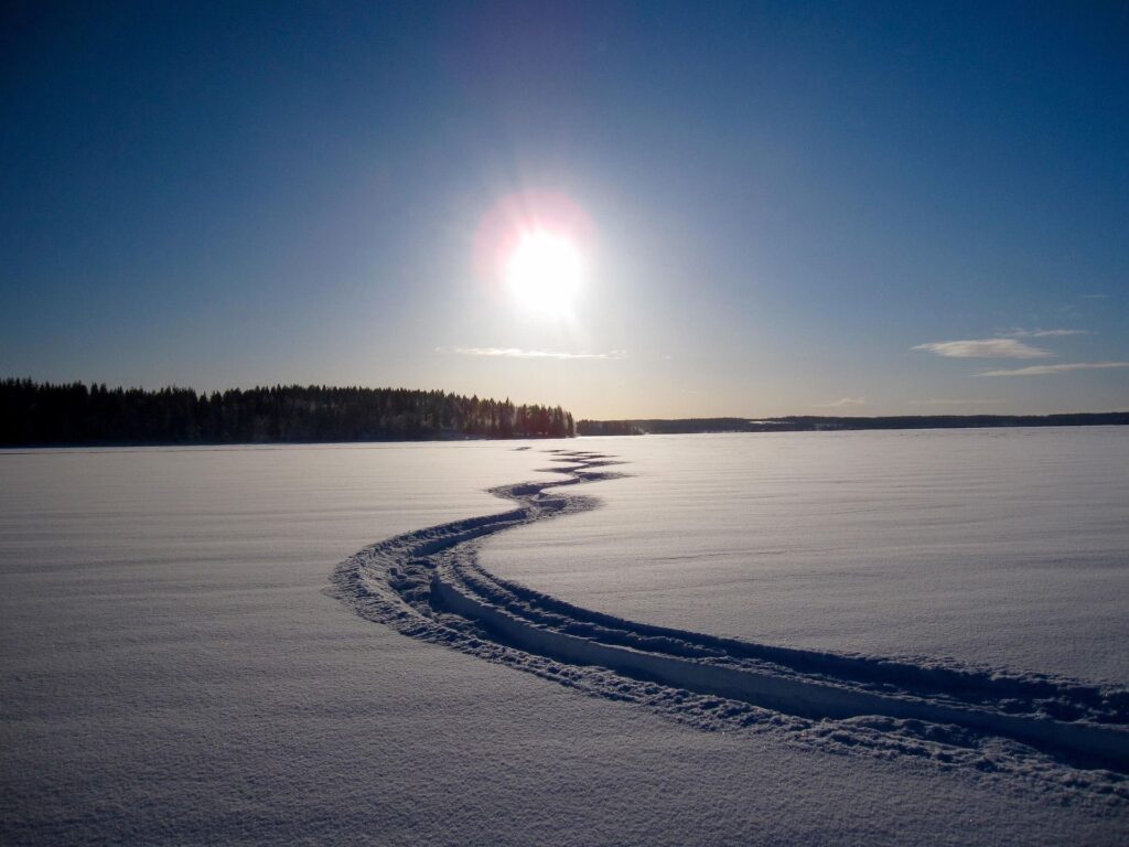 FulleRulle snowmobile tours in Swedish Lapland