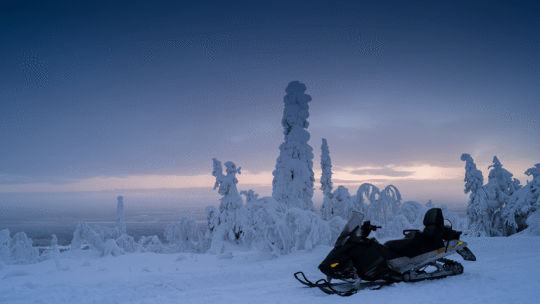 FulleRulle snowmobile tours in Swedish Lapland