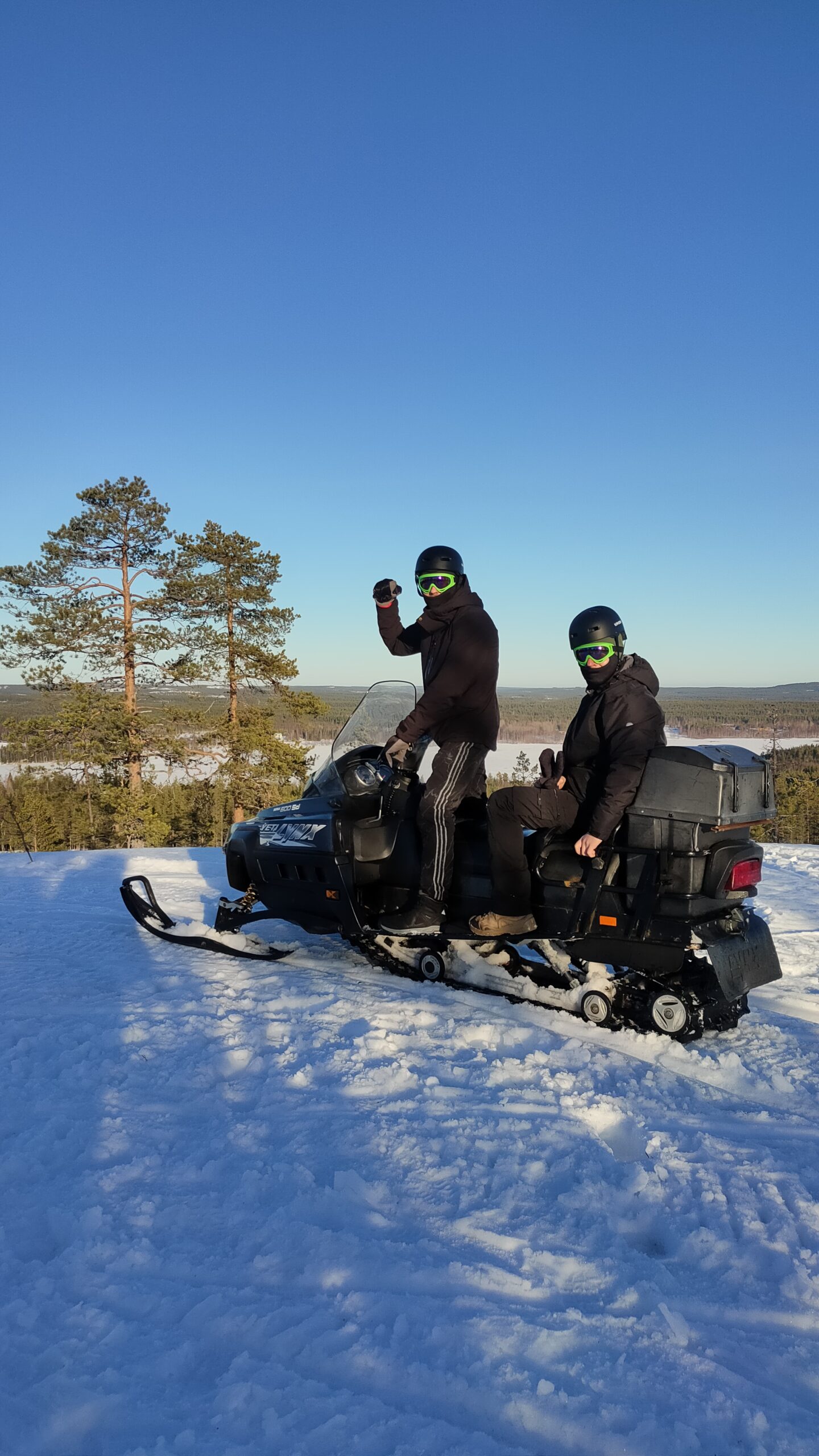 FulleRulle snowmobile tours in Swedish Lapland